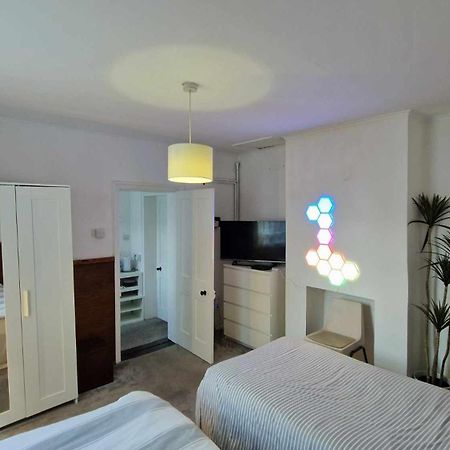 Converted Bungalow In Bexley Londra Dış mekan fotoğraf