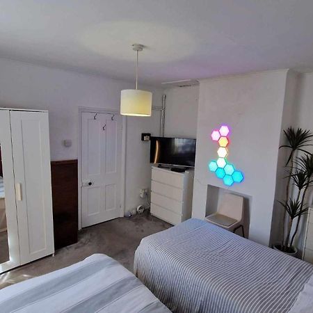 Converted Bungalow In Bexley Londra Dış mekan fotoğraf