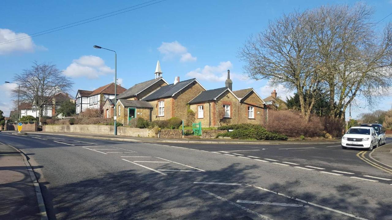 Converted Bungalow In Bexley Londra Dış mekan fotoğraf